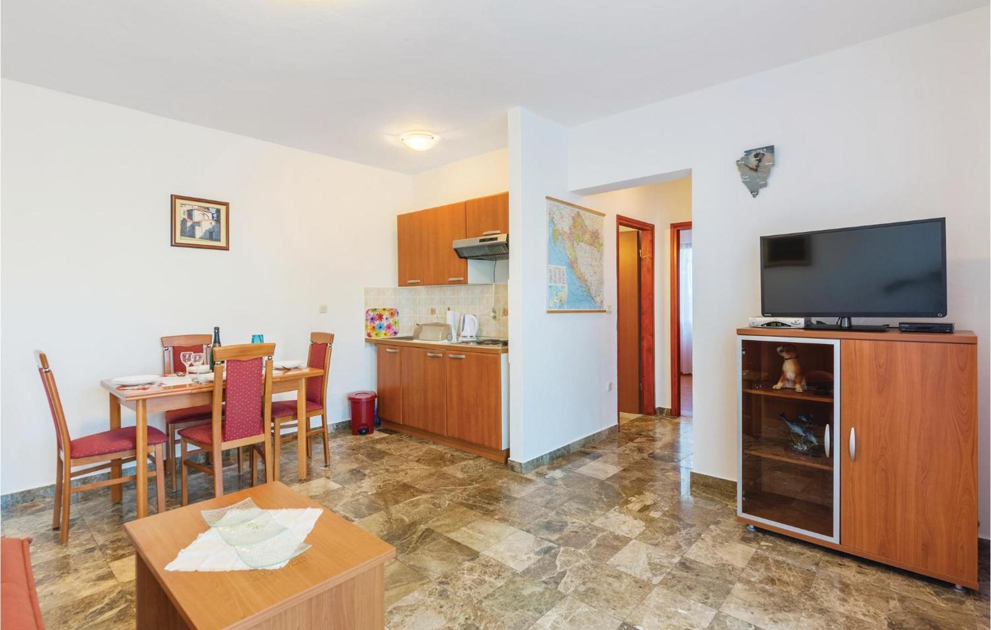 5 Bedroom Beautiful In